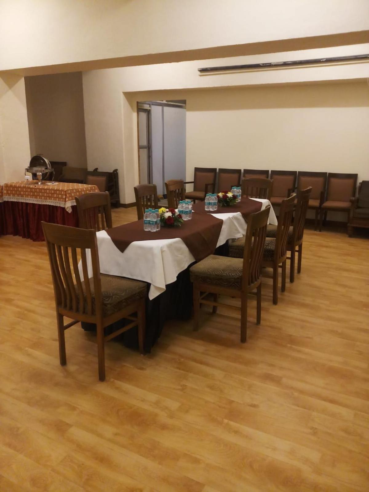 Hotel Tuliip Residency Bombaj Zewnętrze zdjęcie
