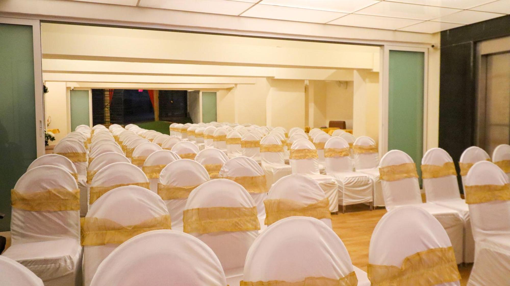 Hotel Tuliip Residency Bombaj Zewnętrze zdjęcie